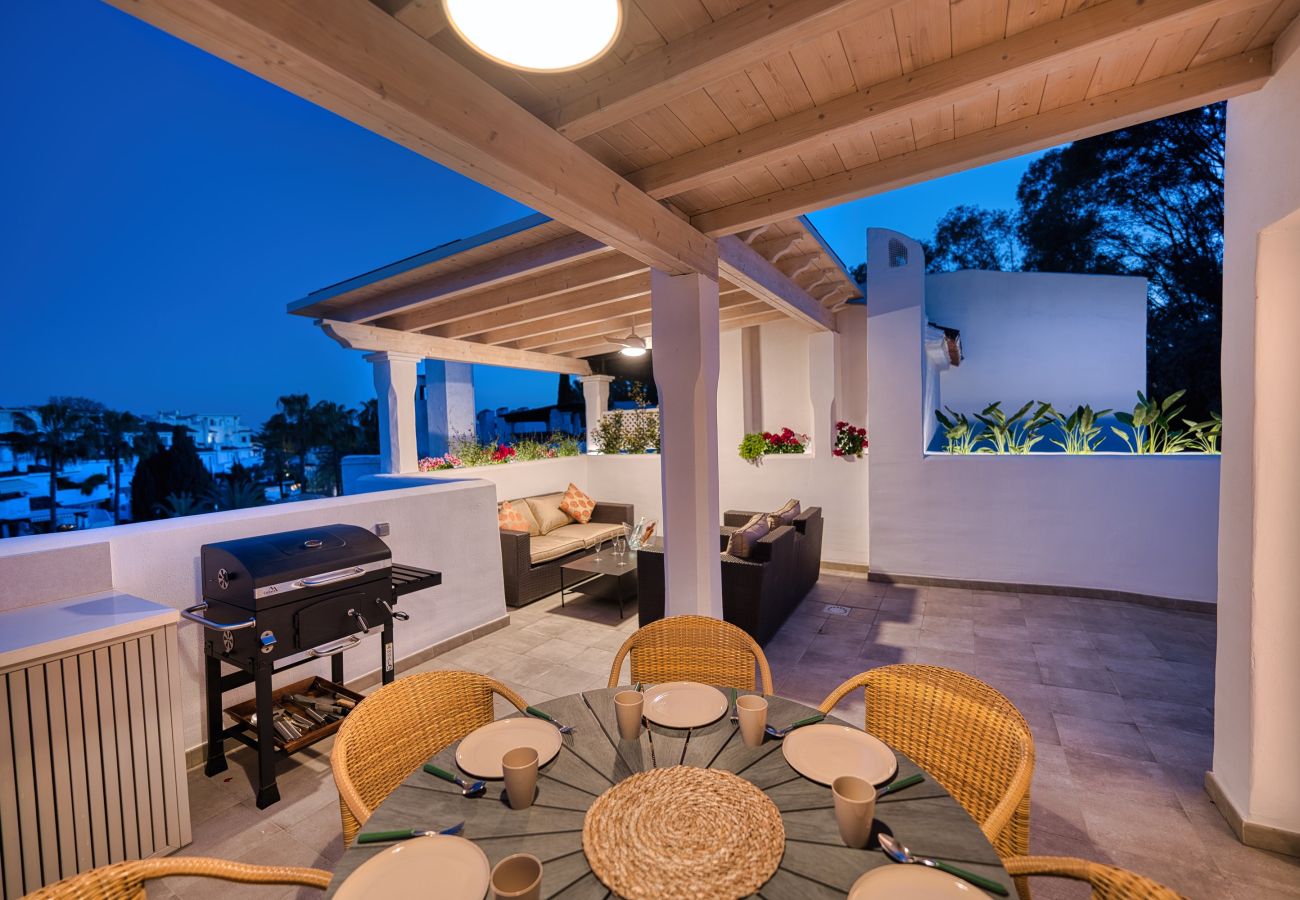 Apartment in Marbella - 1081 Luxurious Beachfront Penthouse with Jacuzzi