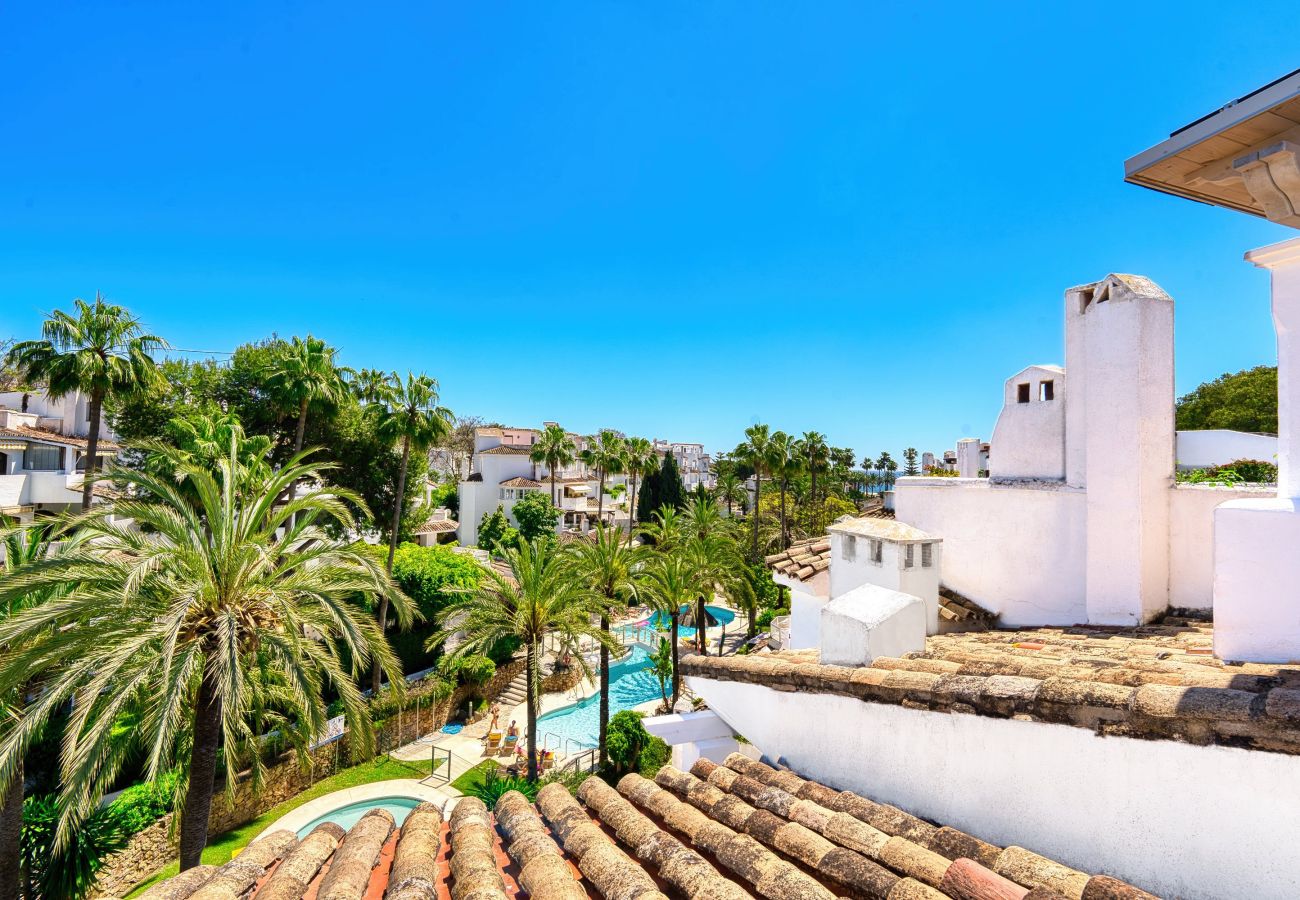 Apartment in Marbella - 1081 Luxurious Beachfront Penthouse with Jacuzzi