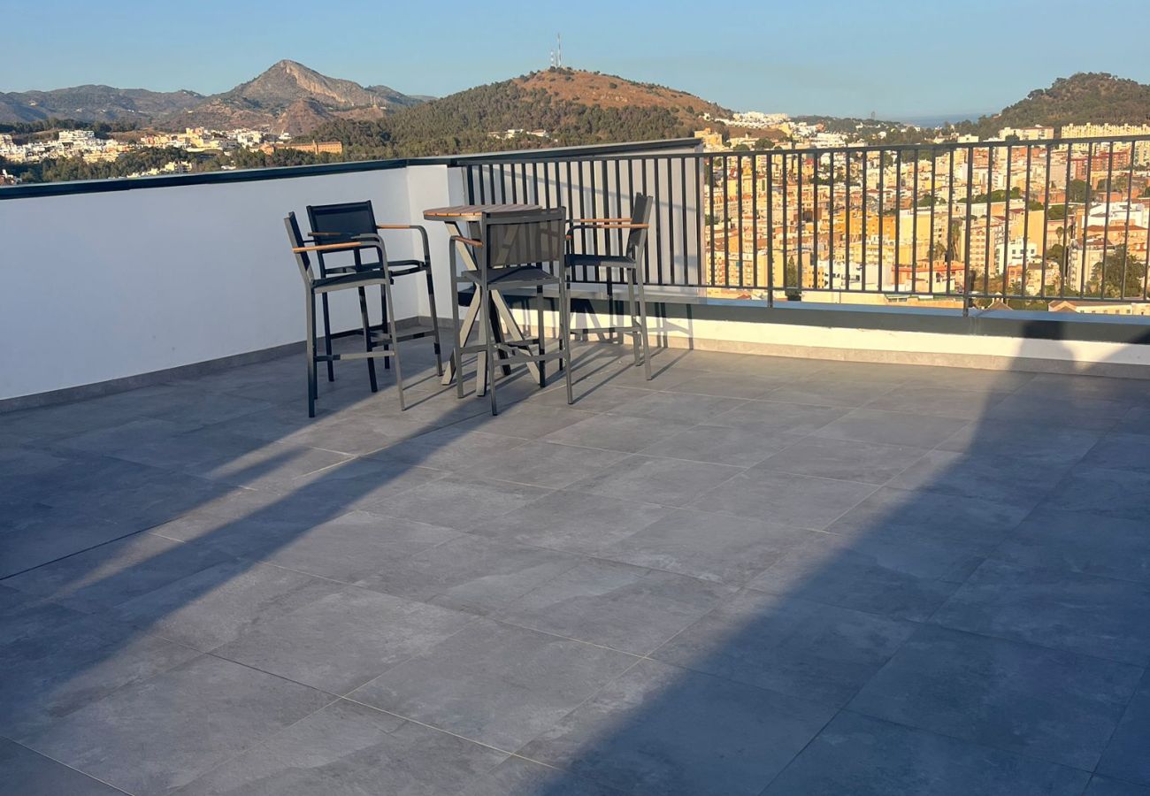 Apartment in Málaga - Piso en Torre Martirico en el centro de Malaga