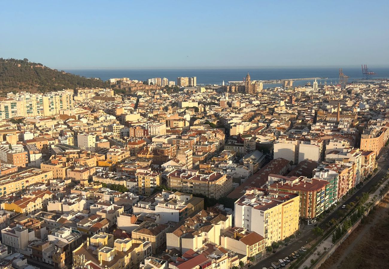 Apartment in Málaga - Piso en Torre Martirico en el centro de Malaga