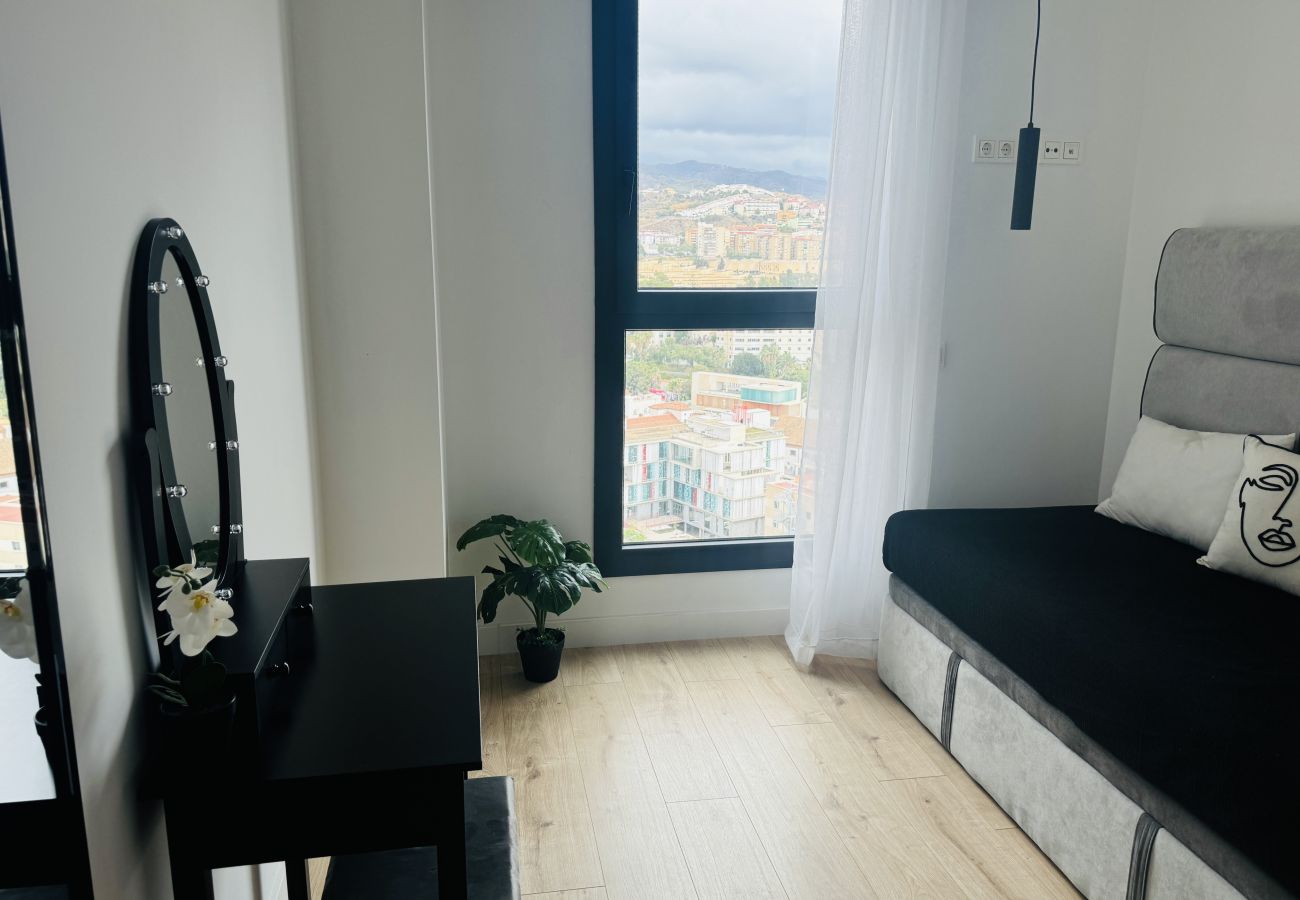 Apartment in Málaga - Piso en Torre Martirico en el centro de Malaga