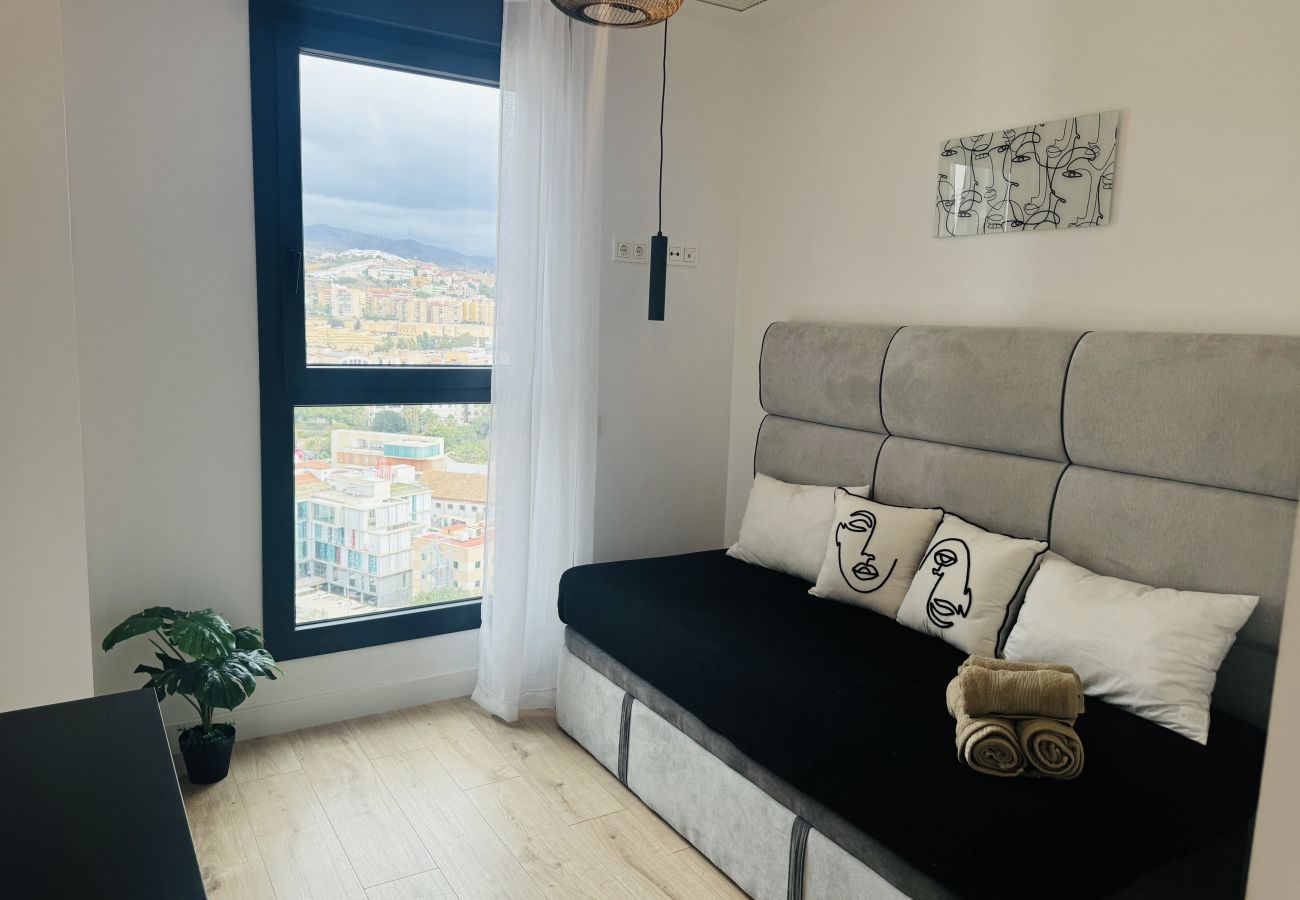 Apartment in Málaga - Piso en Torre Martirico en el centro de Malaga