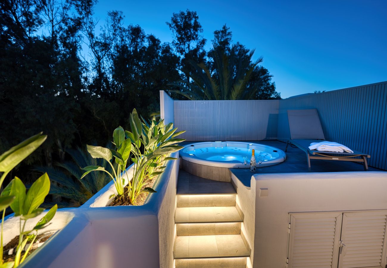 Appartamento a Marbella - 1081 Luxurious Beachfront Penthouse with Jacuzzi