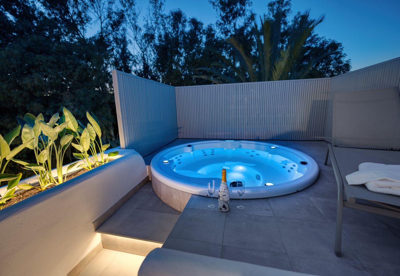 Appartamento a Marbella - 1081 Luxurious Beachfront Penthouse with Jacuzzi