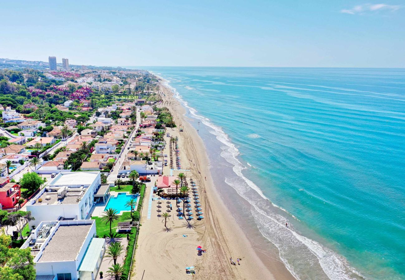 Appartamento a Marbella - 1081 Luxurious Beachfront Penthouse with Jacuzzi