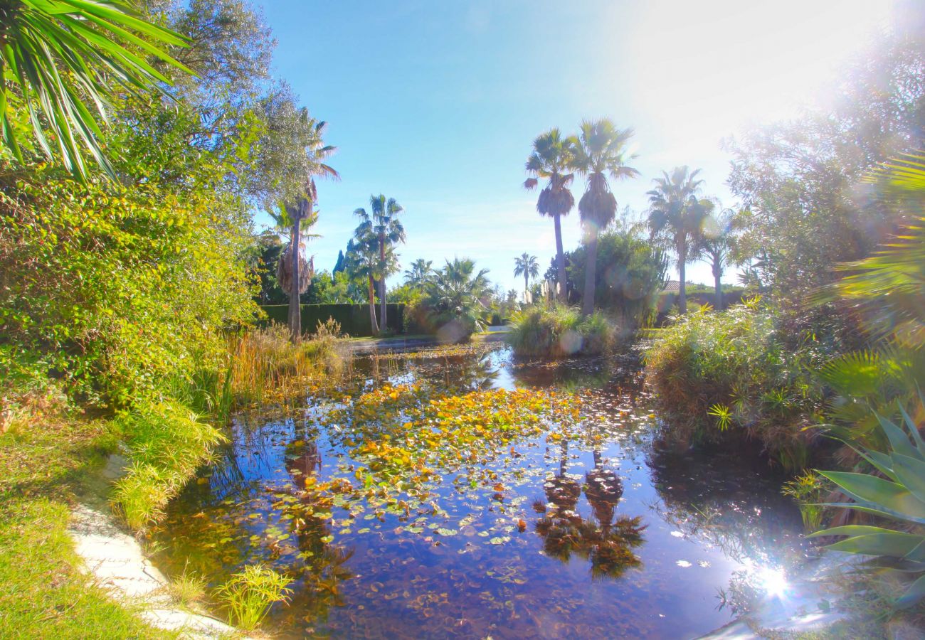 Villa em Marbella - 2042 Elegant Villa with Garden and Heated Pool
