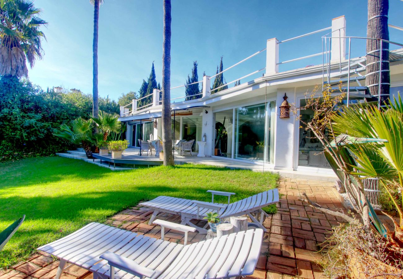 Villa em Marbella - 2042 Elegant Villa with Garden and Heated Pool