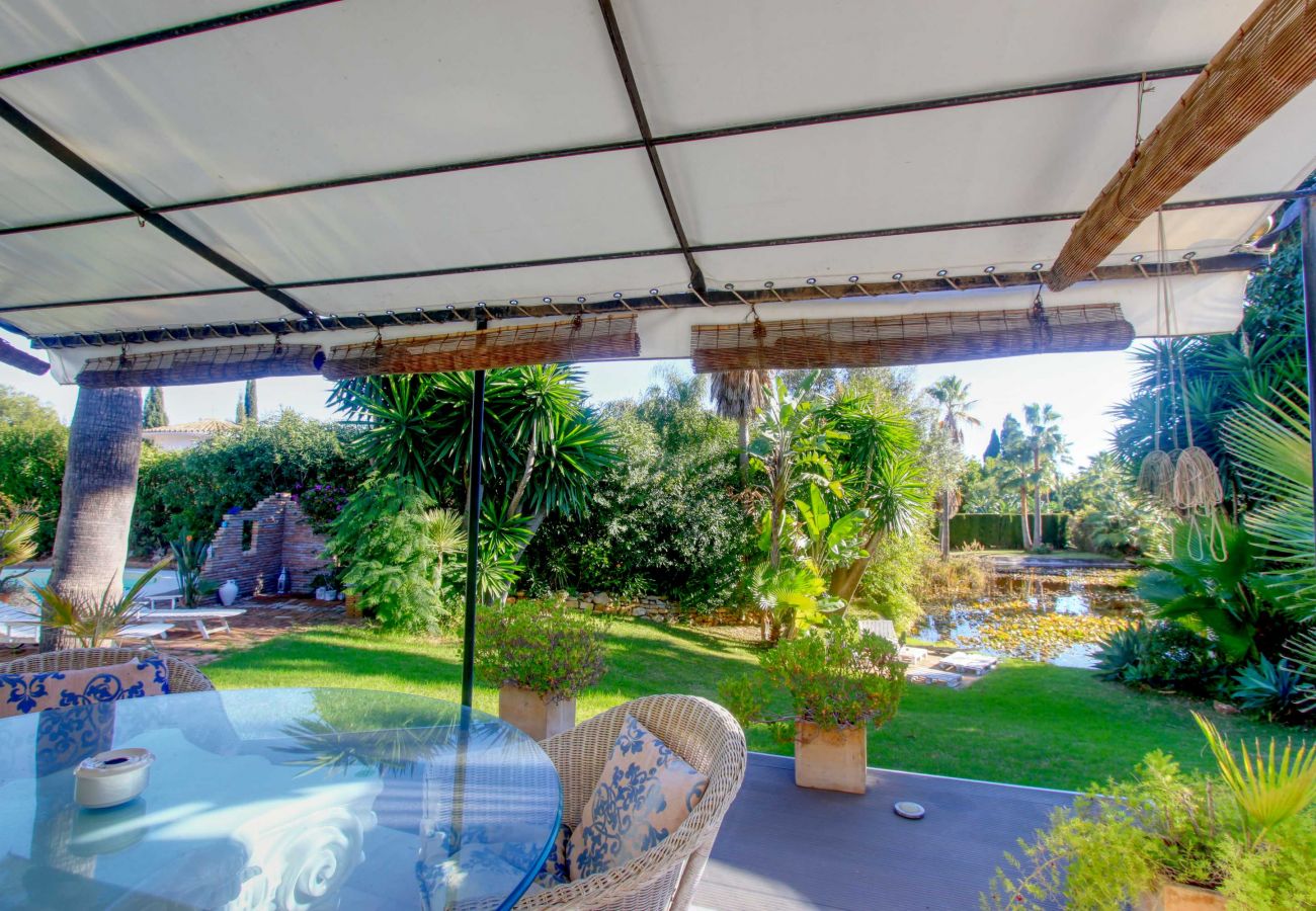 Villa em Marbella - 2042 Elegant Villa with Garden and Heated Pool