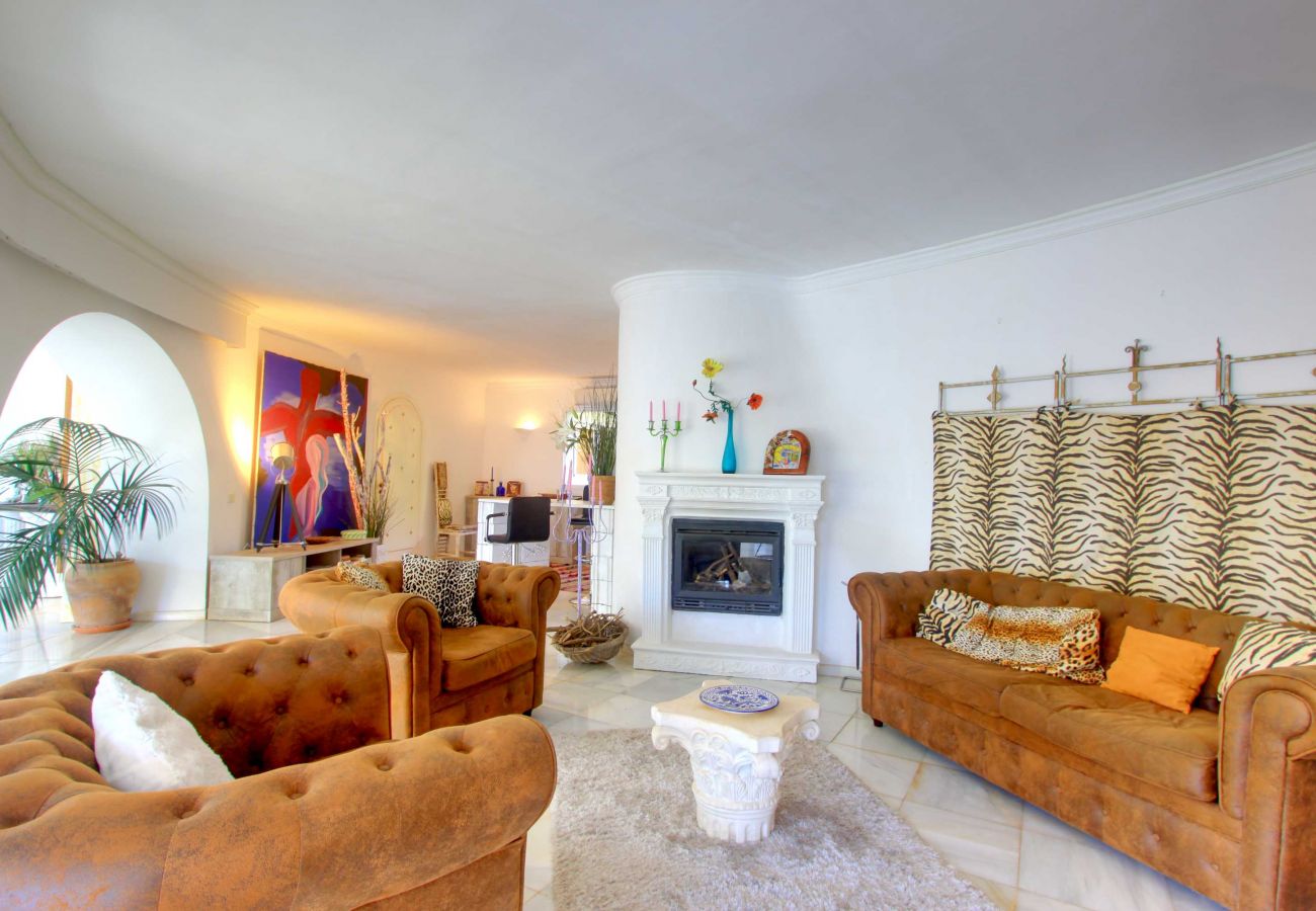 Villa em Marbella - 2042 Elegant Villa with Garden and Heated Pool