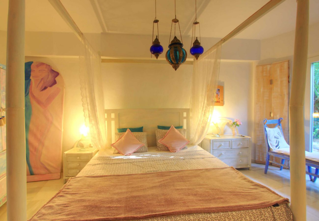 Villa em Marbella - 2042 Elegant Villa with Garden and Heated Pool