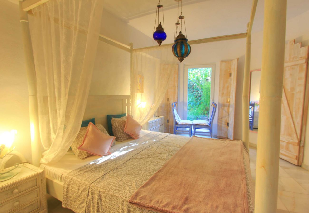 Villa em Marbella - 2042 Elegant Villa with Garden and Heated Pool