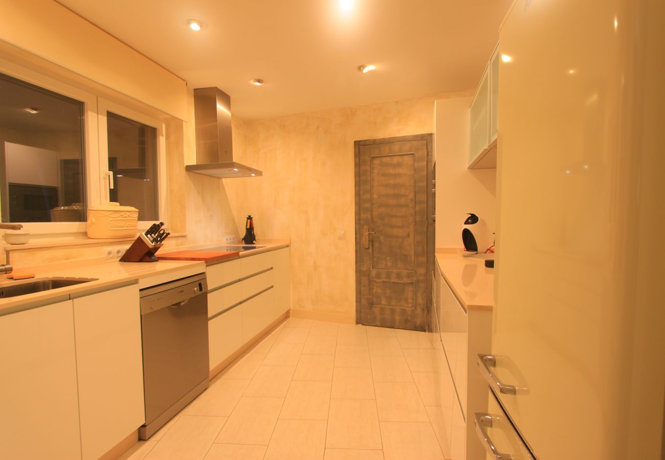 Villa em Marbella - 2042 Elegant Villa with Garden and Heated Pool