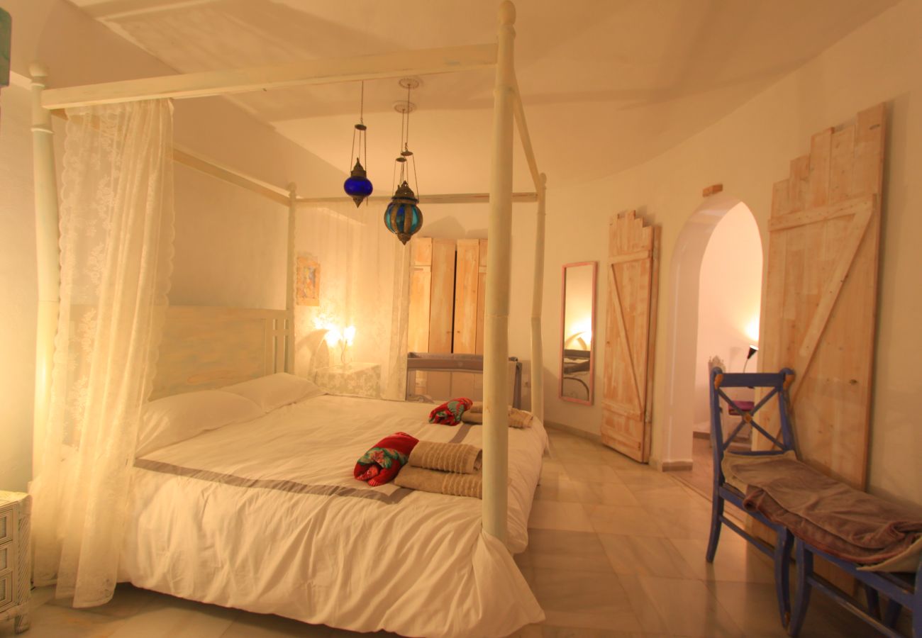 Villa em Marbella - 2042 Elegant Villa with Garden and Heated Pool