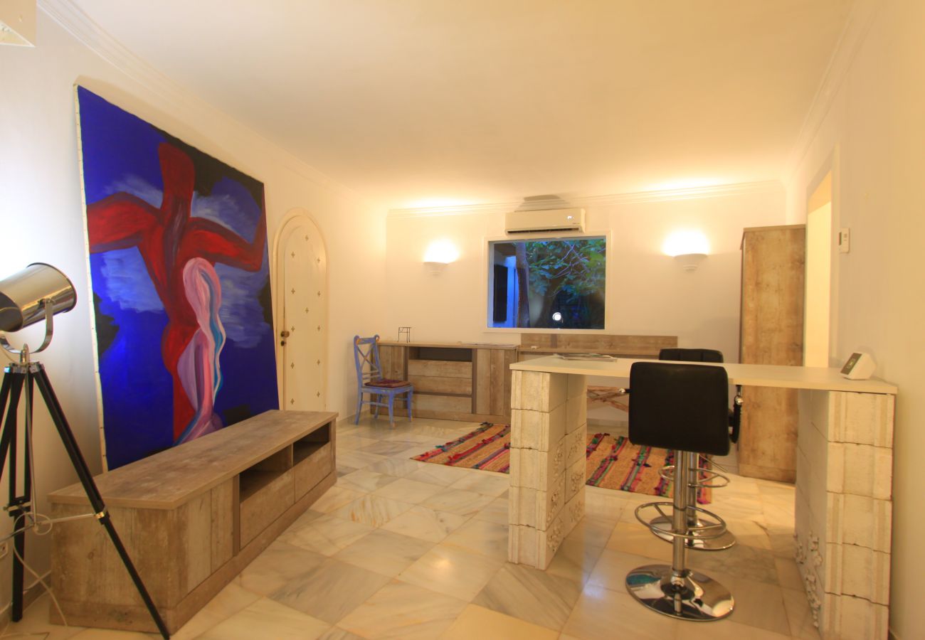 Villa em Marbella - 2042 Elegant Villa with Garden and Heated Pool